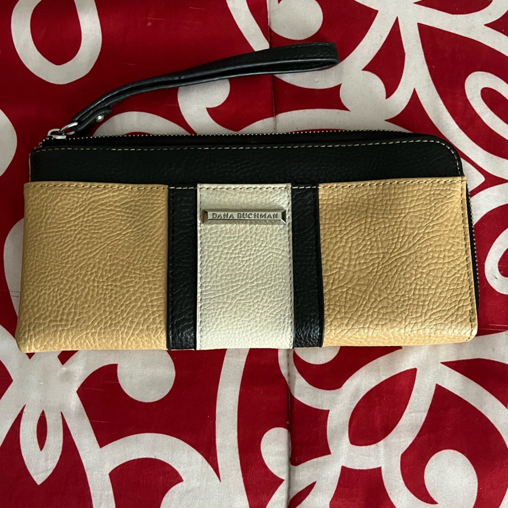 Dana Buchman Beige/Tan/Black Colorblock Wristlet Wallet
